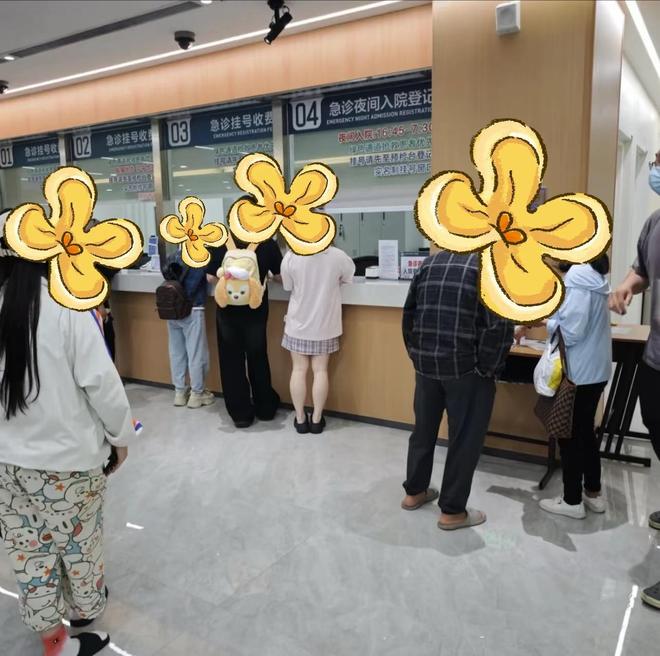成疑！兔帽女是否打小孩成最大争议凯发国际迪士尼情侣现身医院伤势(图4)